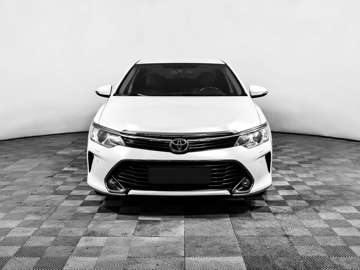 Toyota Camry с пробегом — 2016 год. Фото: #1