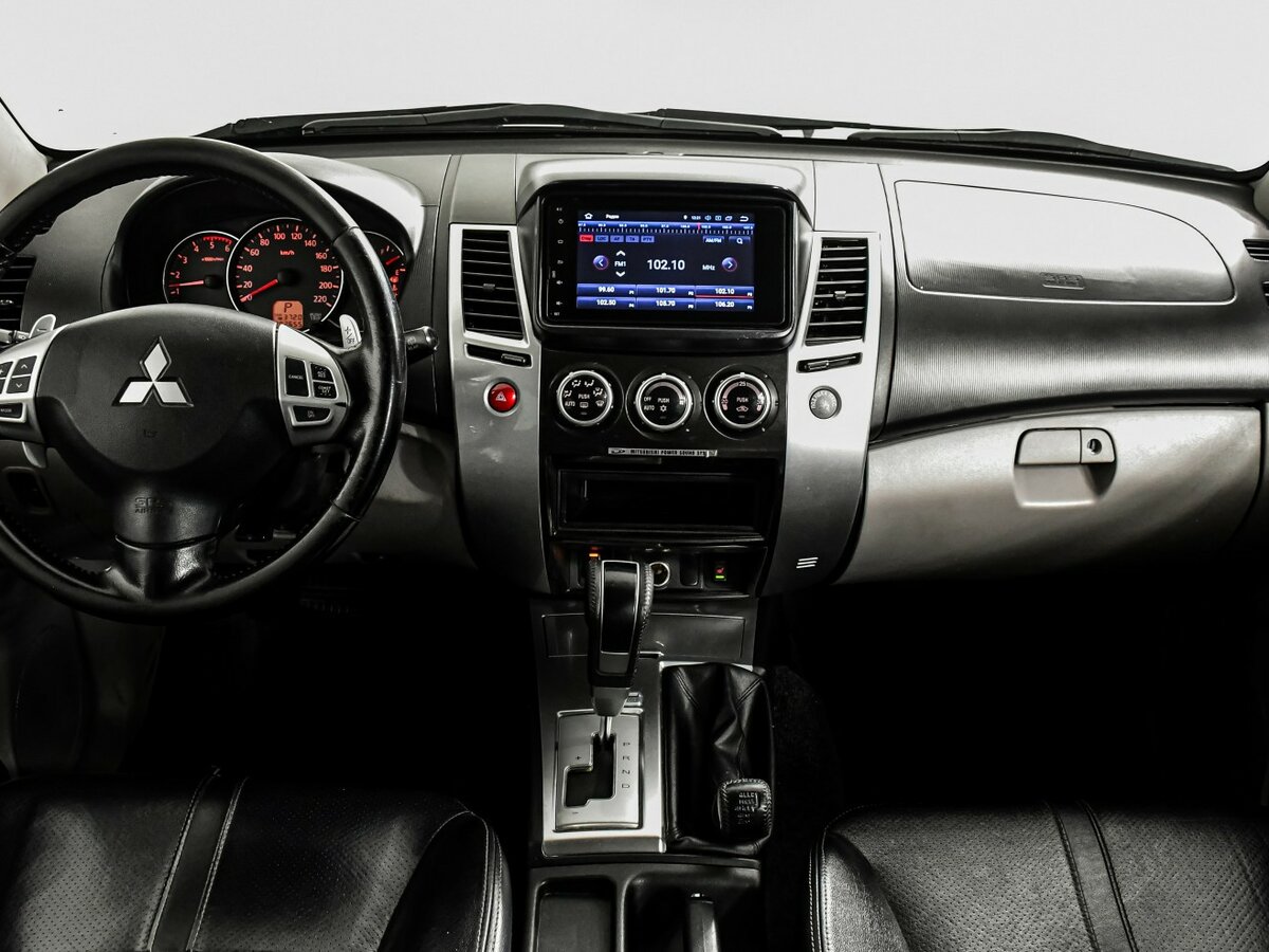 Mitsubishi Pajero Sport с пробегом — 2013 год. Фото: #8