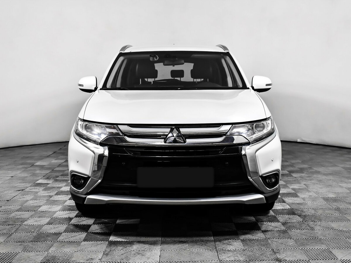 Mitsubishi Outlander с пробегом — 2016 год. Фото: #1