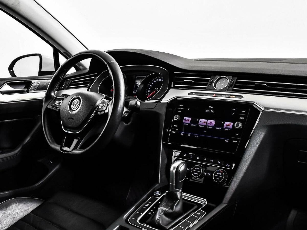 Volkswagen Passat с пробегом — 2018 год. Фото: #7