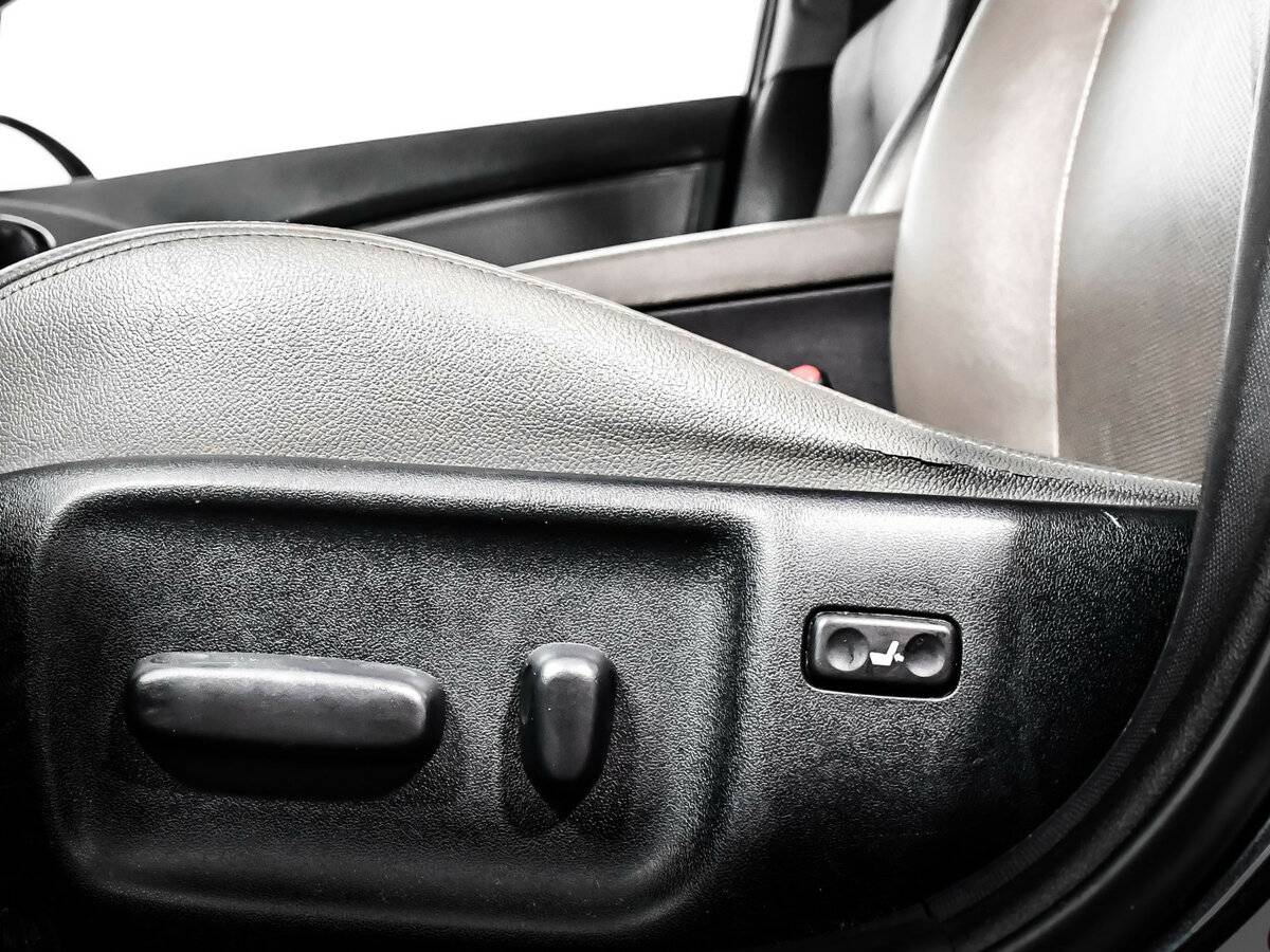 Toyota Avensis с пробегом — 2012 год. Фото: #11