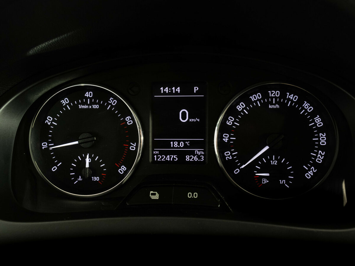 Skoda Rapid с пробегом — 2015 год. Фото: #10