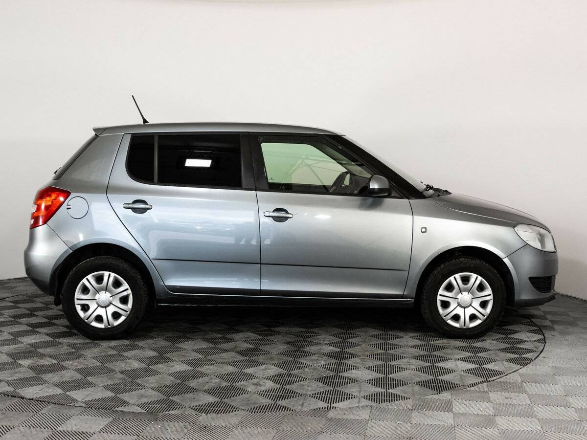 Skoda Fabia с пробегом — 2013 год. Фото: #3