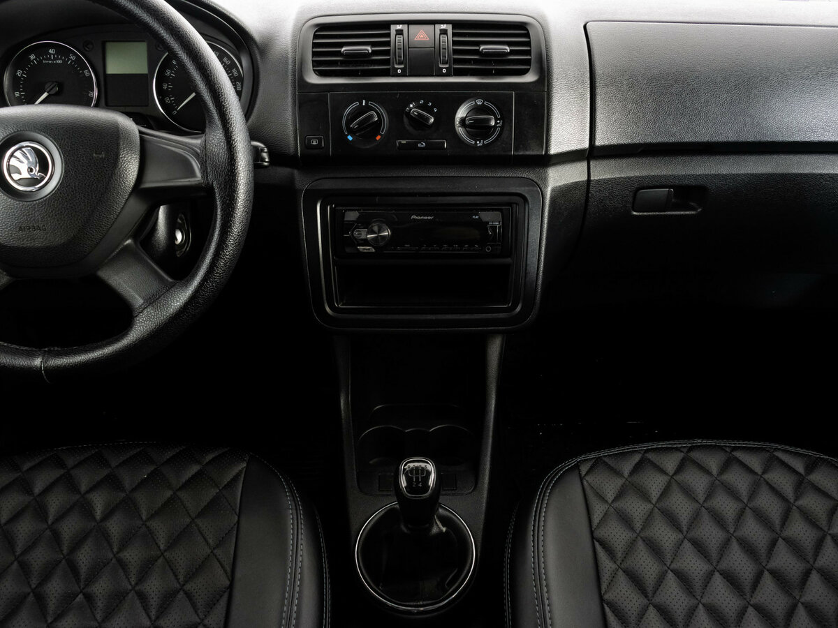 Skoda Fabia с пробегом — 2013 год. Фото: #12