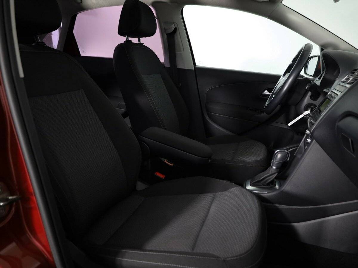 Volkswagen Polo с пробегом — 2015 год. Фото: #18