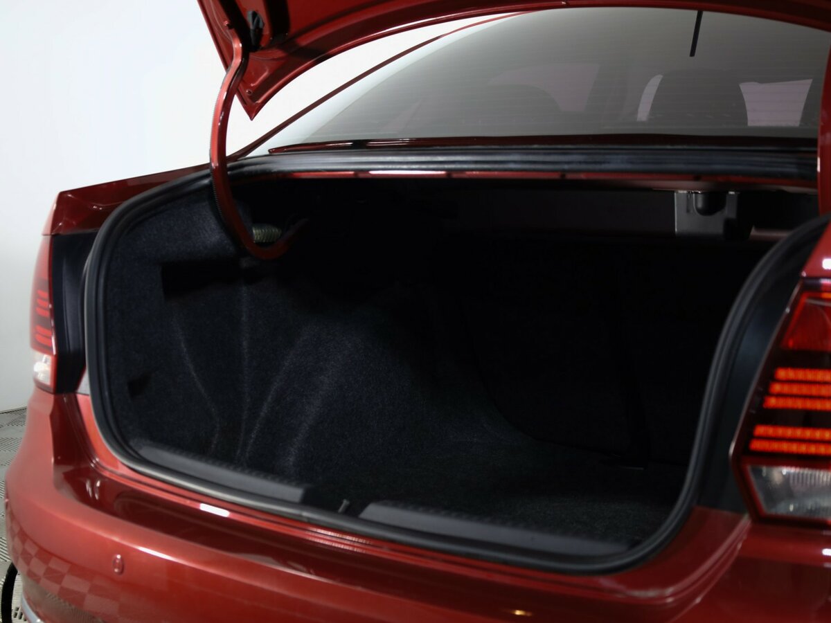 Volkswagen Polo с пробегом — 2015 год. Фото: #20