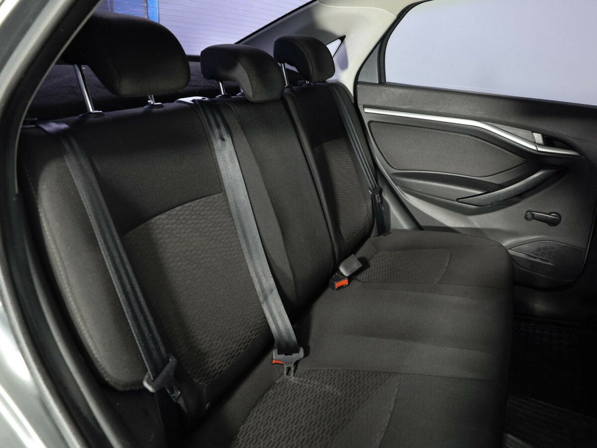 Lada (ВАЗ) Vesta с пробегом — 2017 год. Фото: #9