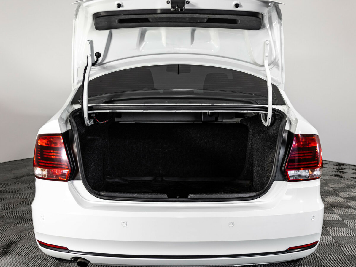 Volkswagen Polo с пробегом — 2016 год. Фото: #13