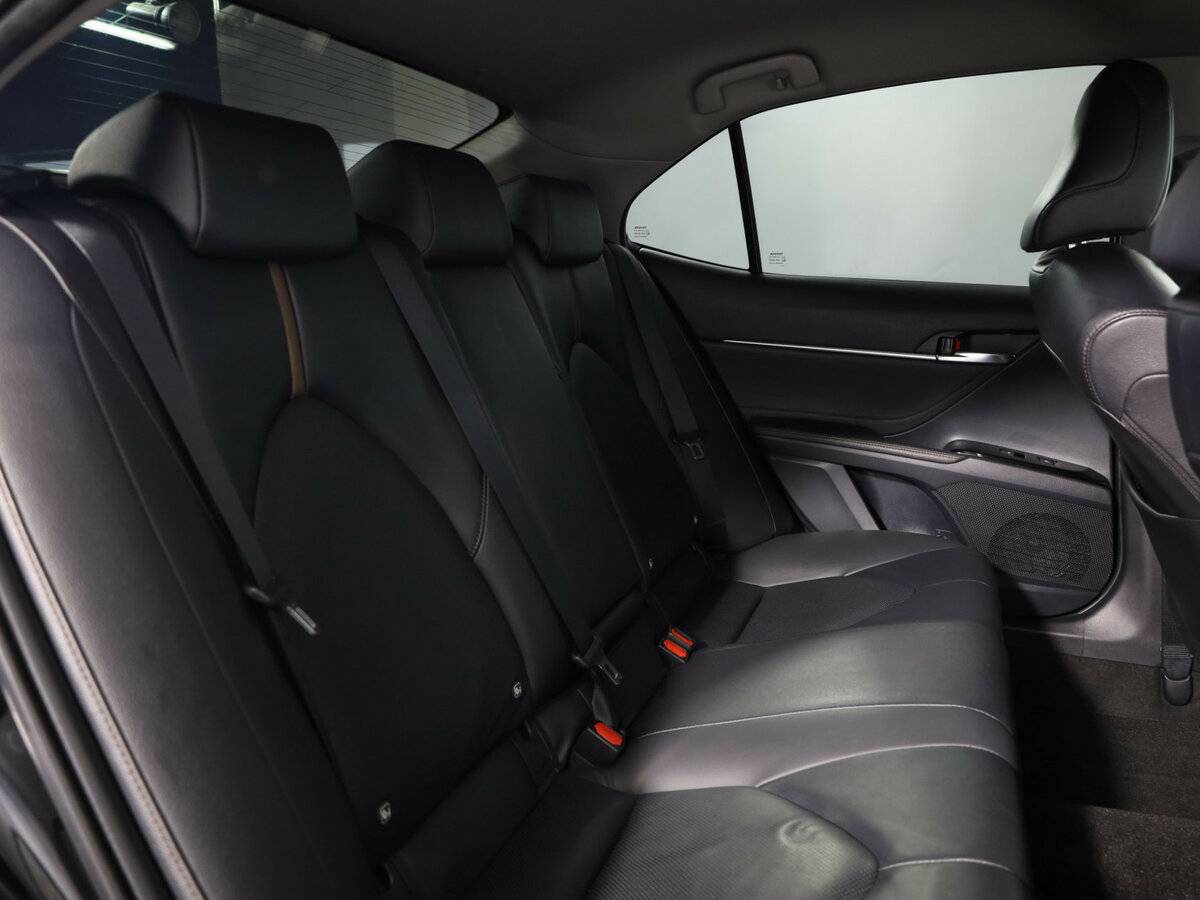 Toyota Camry с пробегом — 2021 год. Фото: #9