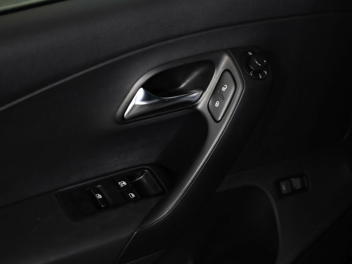 Volkswagen Polo с пробегом — 2013 год. Фото: #9