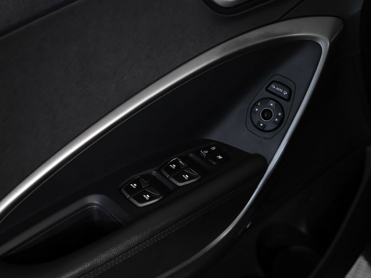 Hyundai Santa Fe с пробегом — 2016 год. Фото: #12