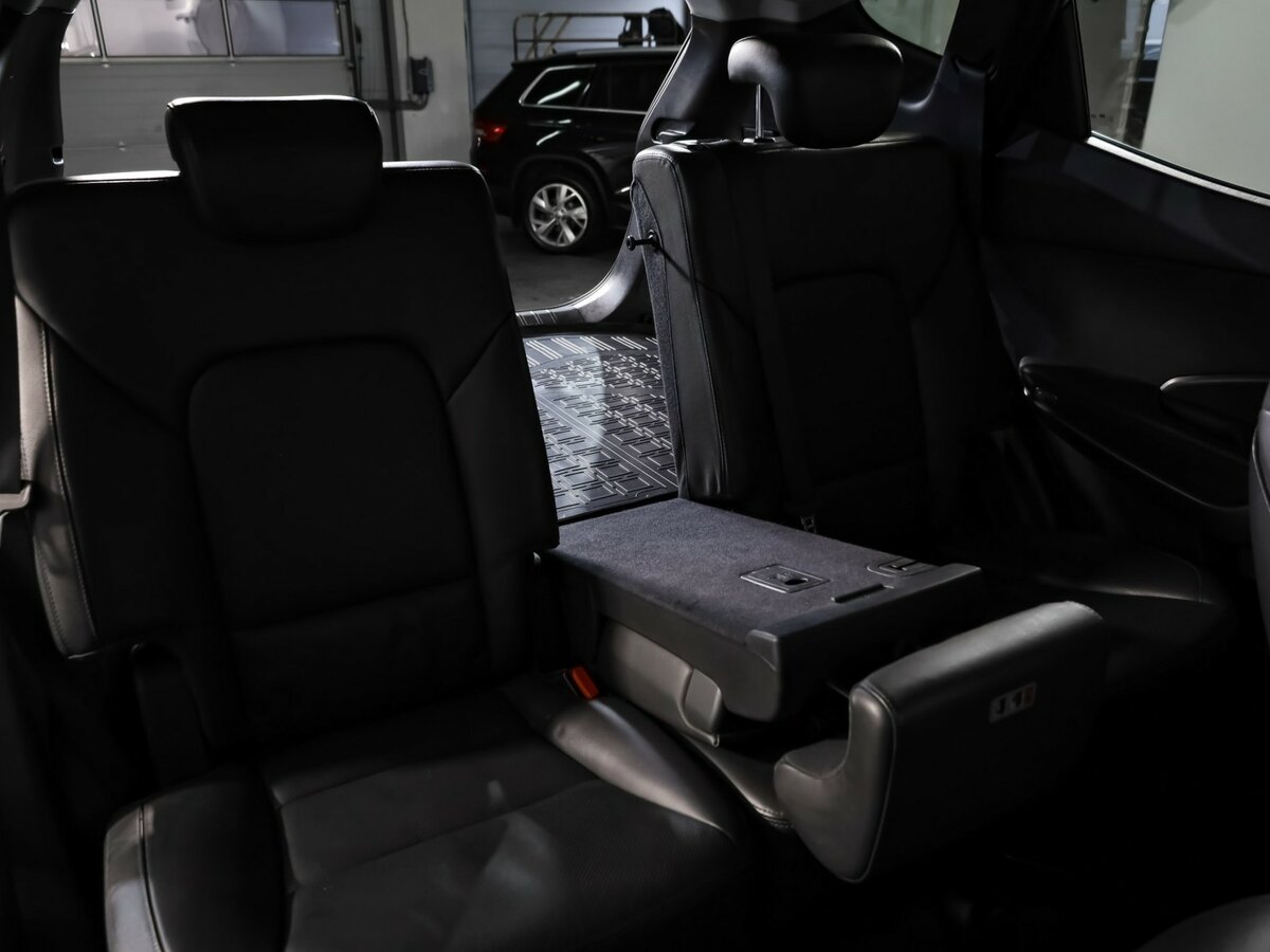 Hyundai Santa Fe с пробегом — 2016 год. Фото: #23