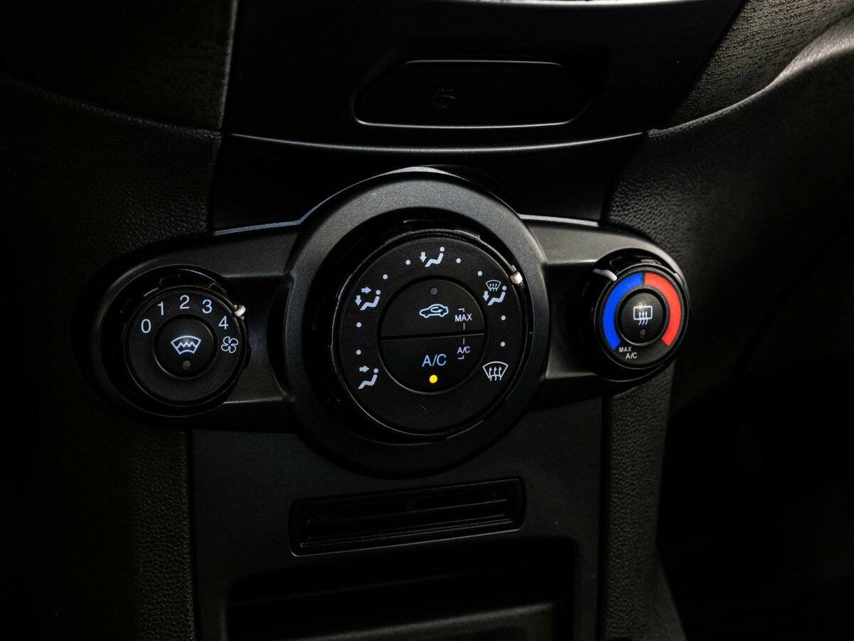 Ford Fiesta с пробегом — 2016 год. Фото: #10