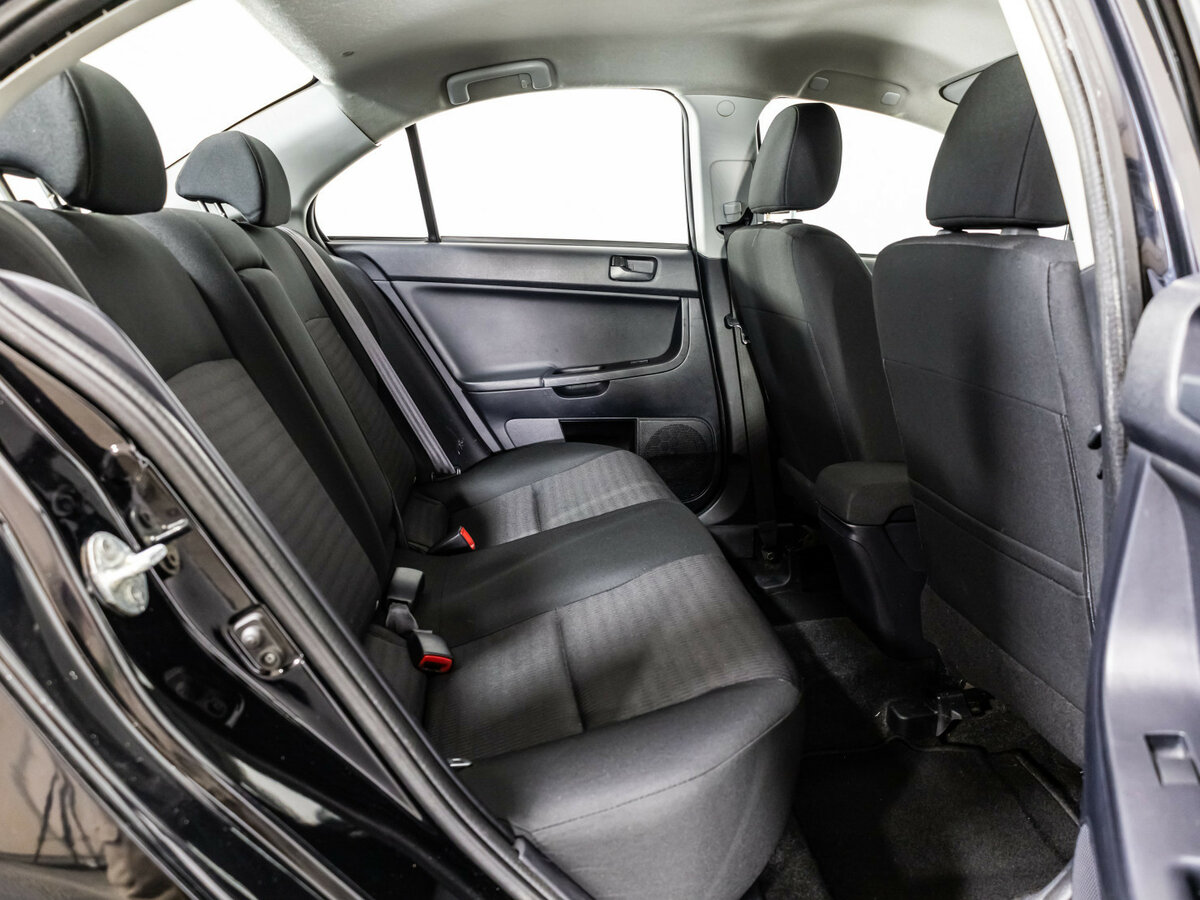 Mitsubishi Lancer с пробегом — 2012 год. Фото: #10