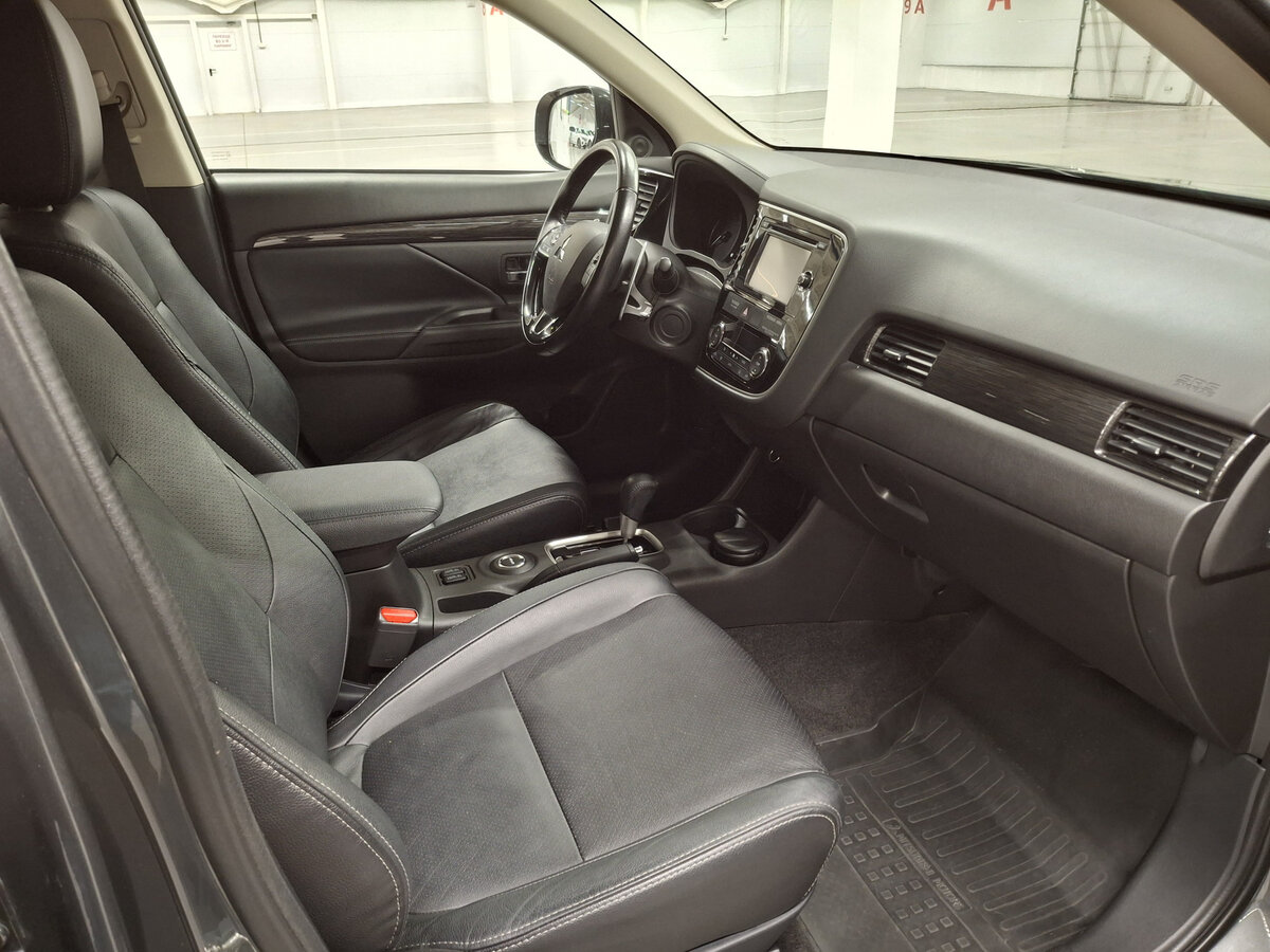 Mitsubishi Outlander с пробегом — 2016 год. Фото: #10