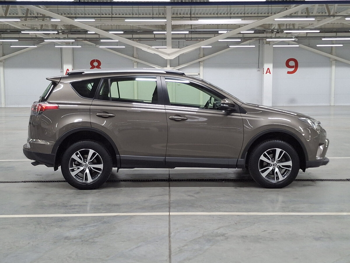 Toyota RAV4 с пробегом — 2015 год. Фото: #3