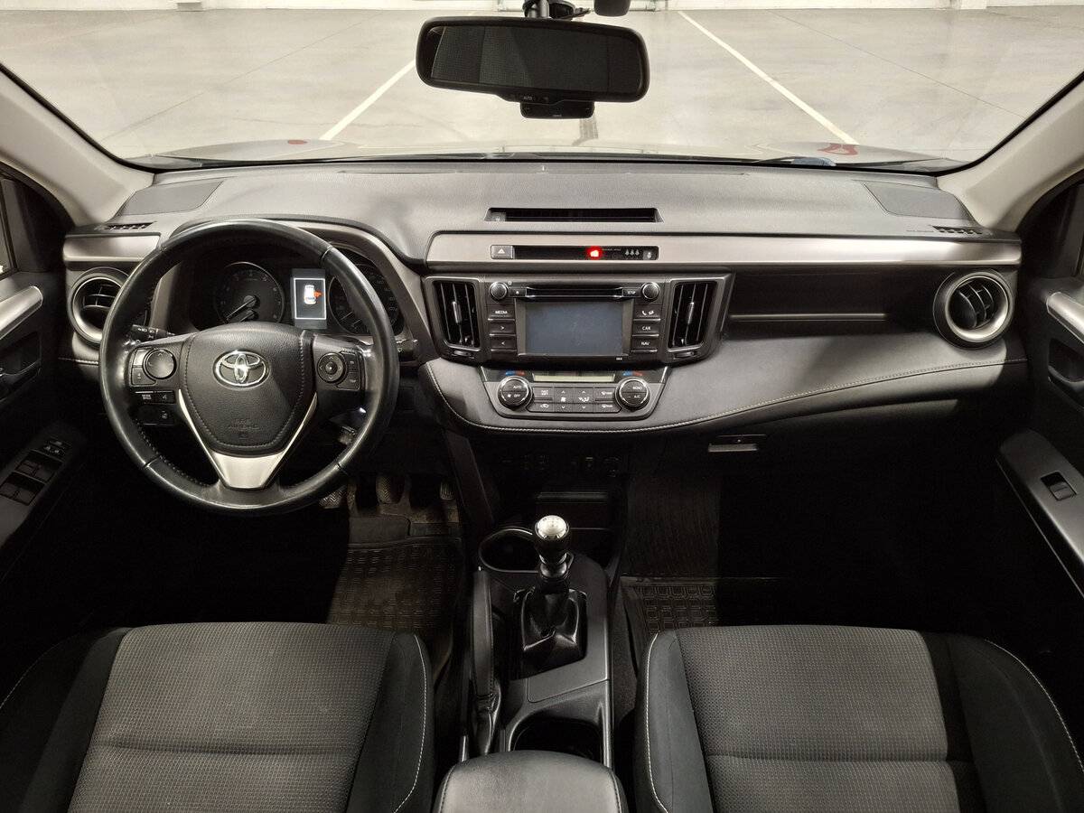 Toyota RAV4 с пробегом — 2015 год. Фото: #12