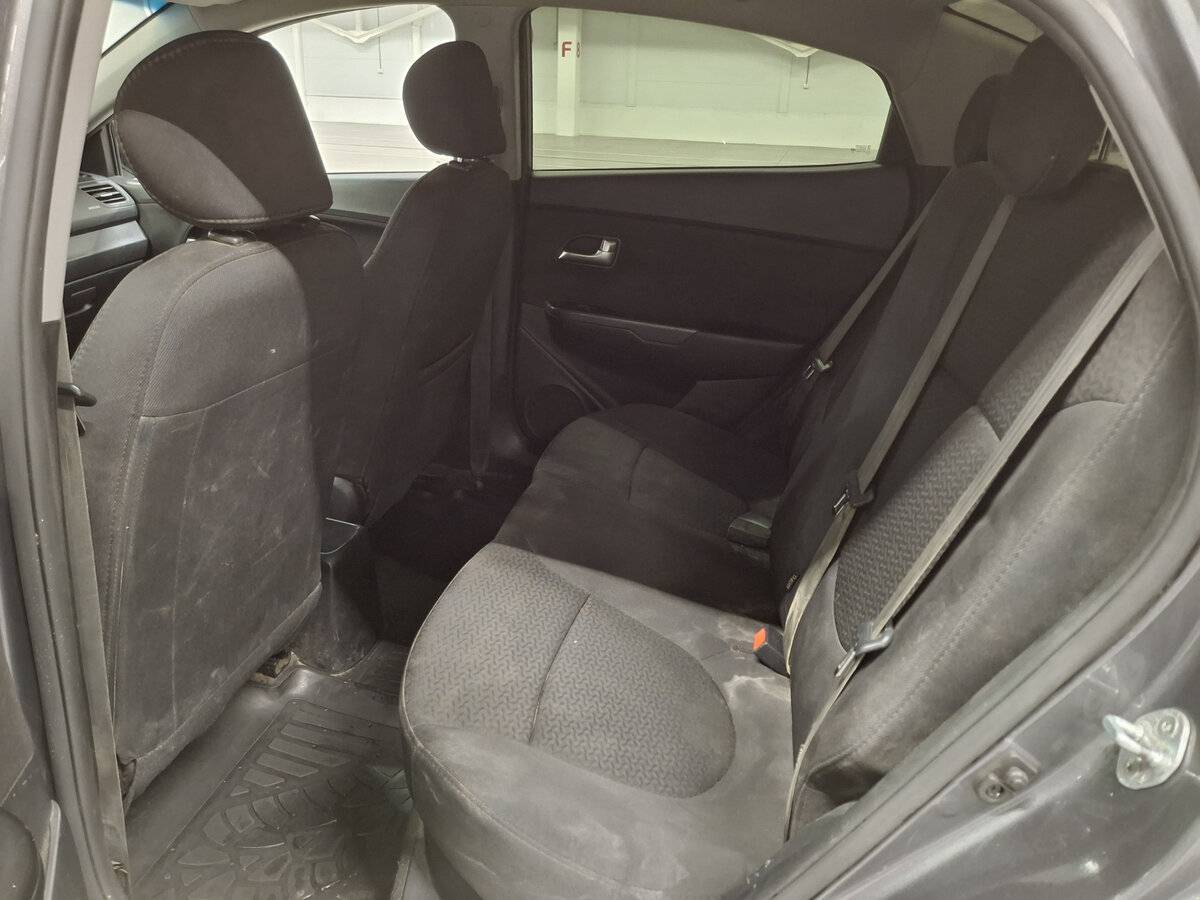 Kia Rio с пробегом — 2015 год. Фото: #11