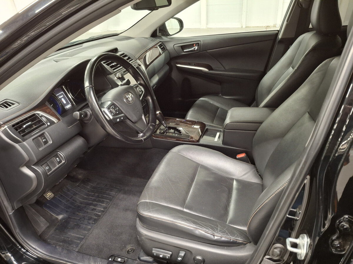 Toyota Camry с пробегом — 2014 год. Фото: #14