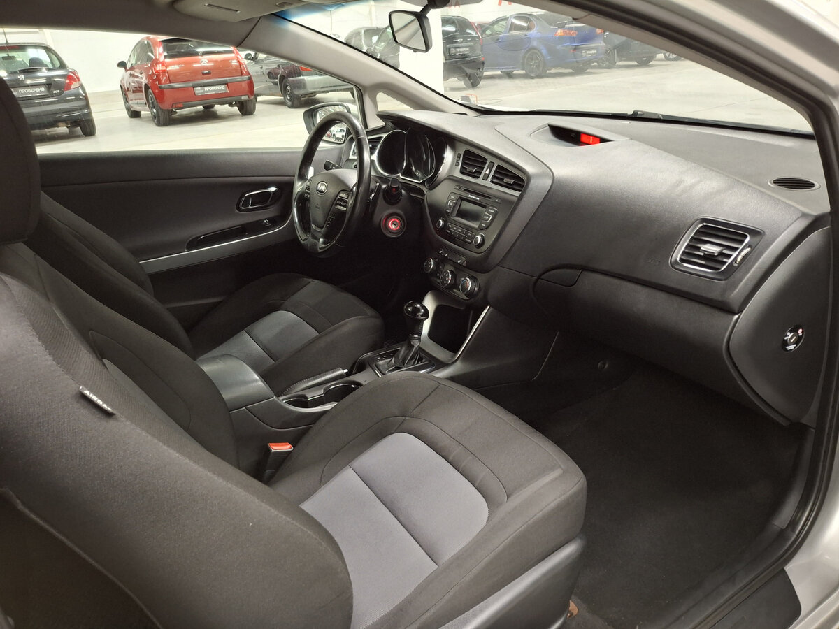 Kia Ceed с пробегом — 2013 год. Фото: #10