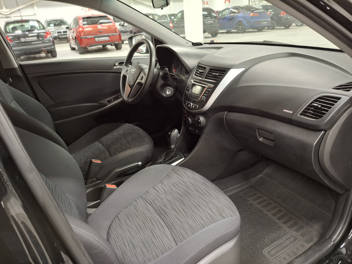 Hyundai Solaris с пробегом — 2015 год. Фото: #10