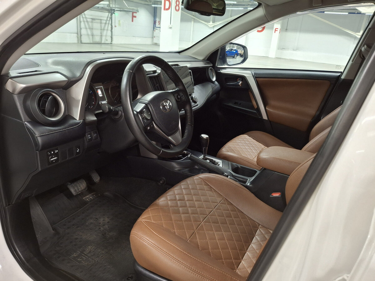 Toyota RAV4 с пробегом — 2017 год. Фото: #15