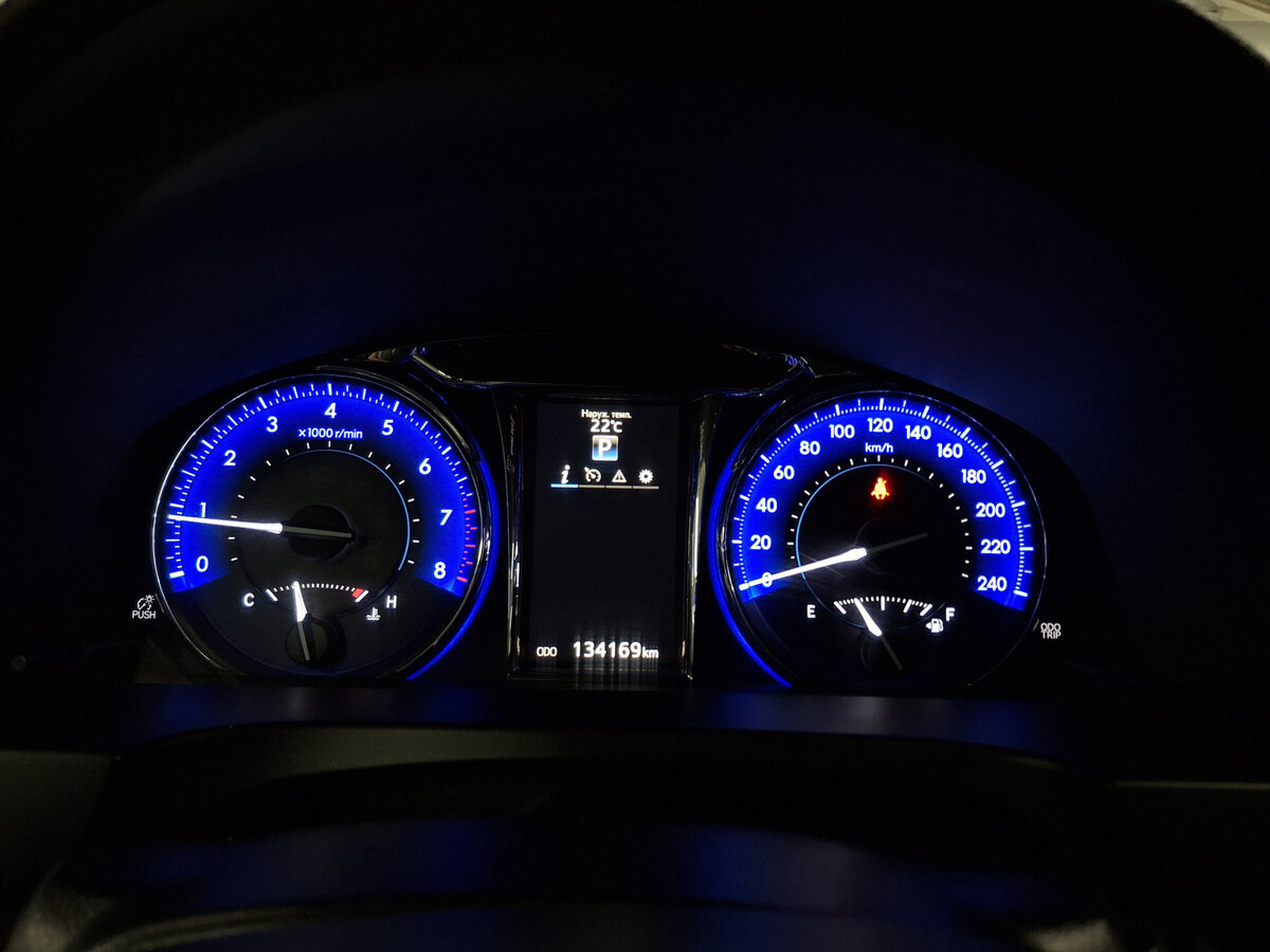 Toyota Camry с пробегом — 2016 год. Фото: #11