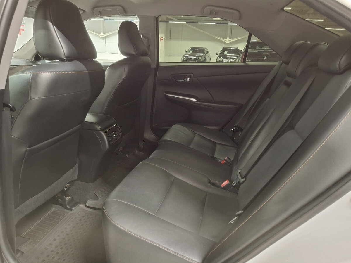 Toyota Camry с пробегом — 2015 год. Фото: #11
