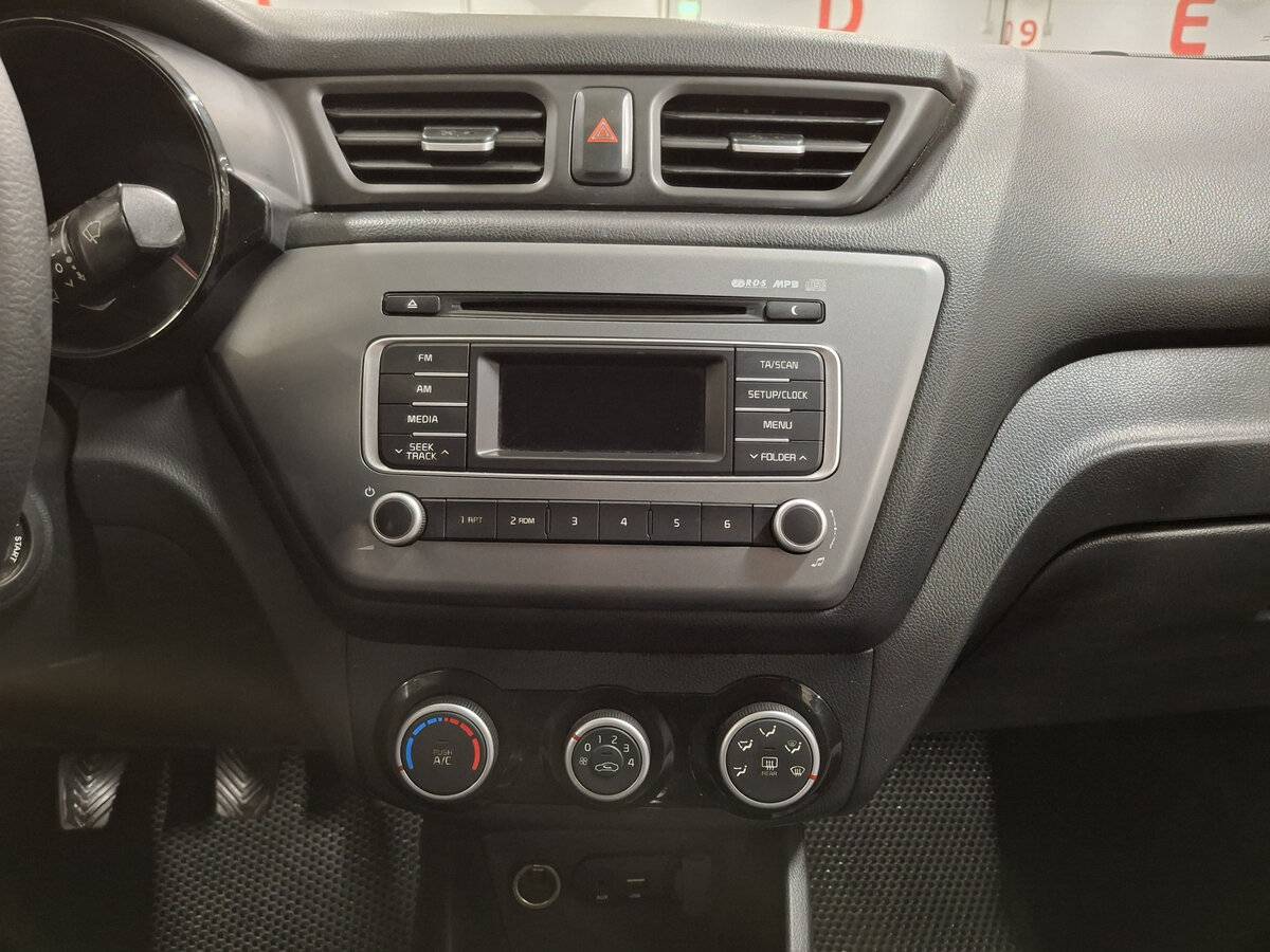 Kia Rio с пробегом — 2015 год. Фото: #13