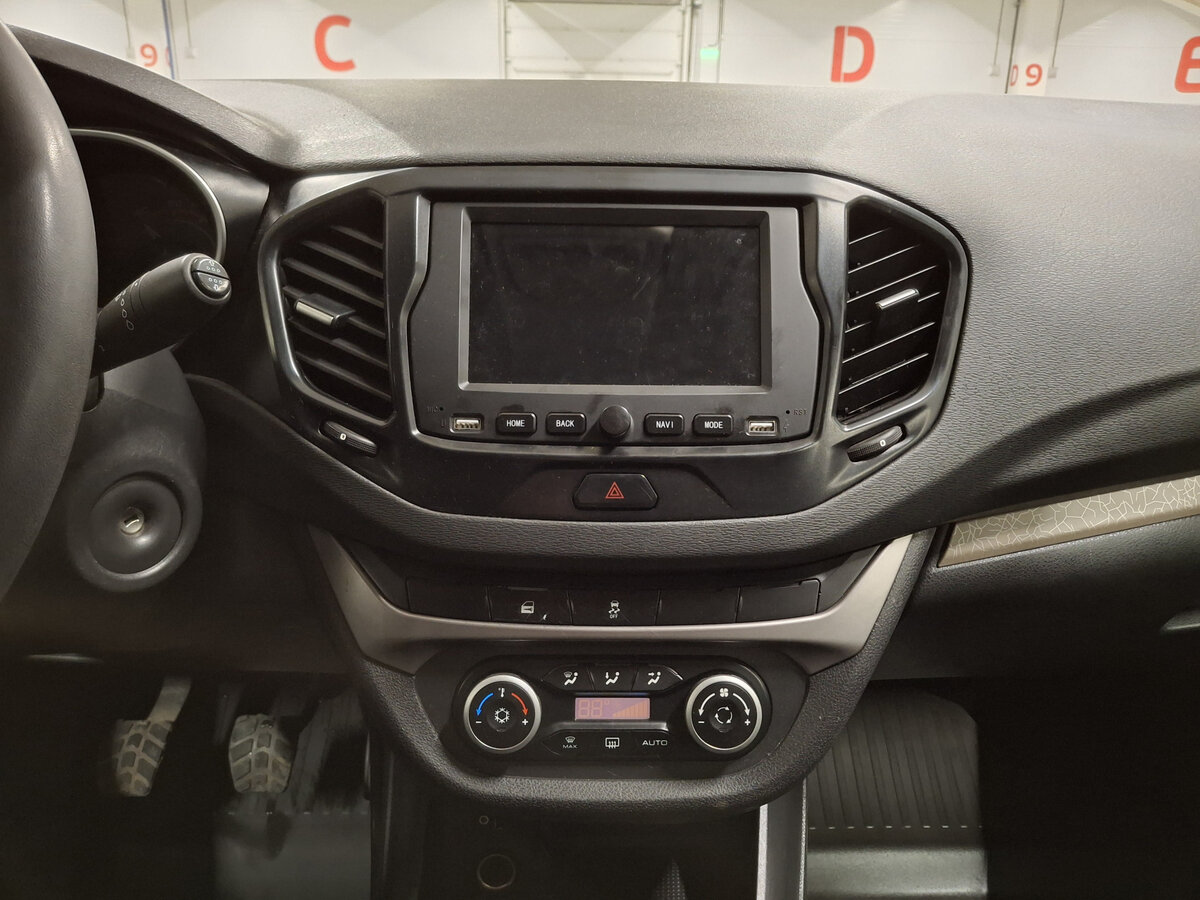 Lada (ВАЗ) Vesta с пробегом — 2017 год. Фото: #14