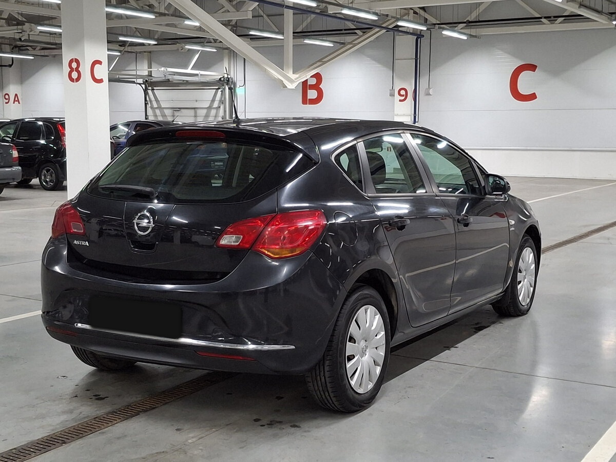 Opel Astra с пробегом — 2013 год. Фото: #4