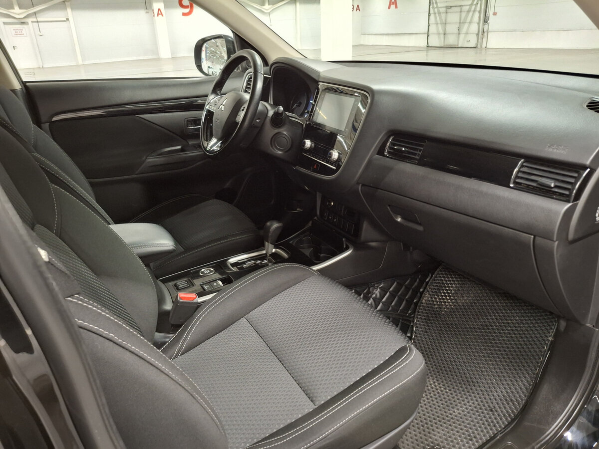 Mitsubishi Outlander с пробегом — 2020 год. Фото: #10