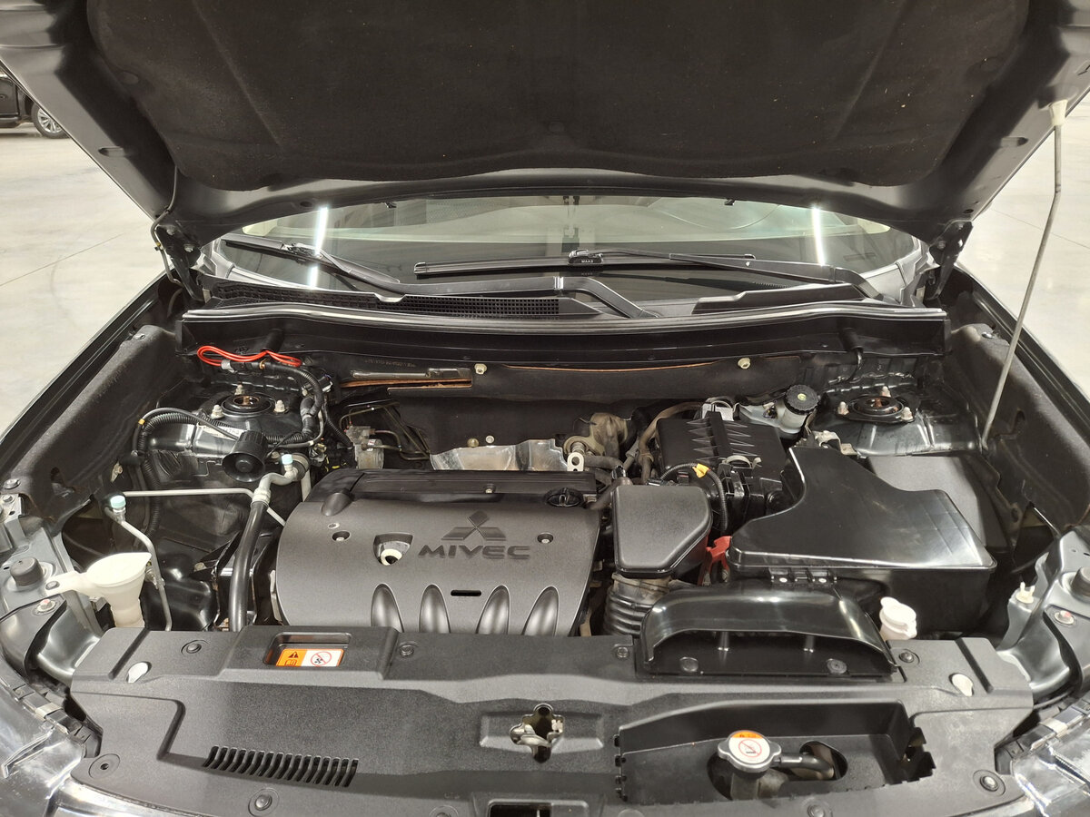 Mitsubishi Outlander с пробегом — 2015 год. Фото: #8