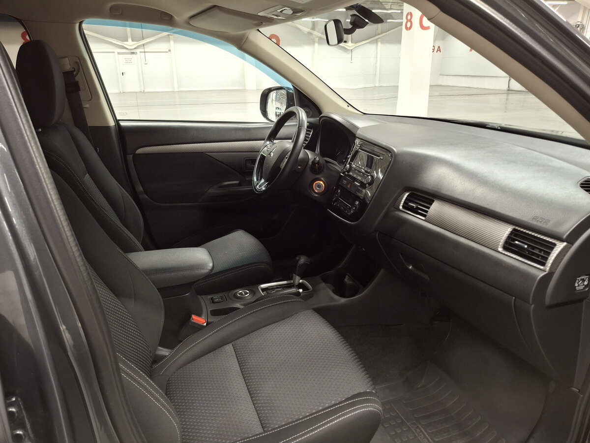 Mitsubishi Outlander с пробегом — 2015 год. Фото: #10