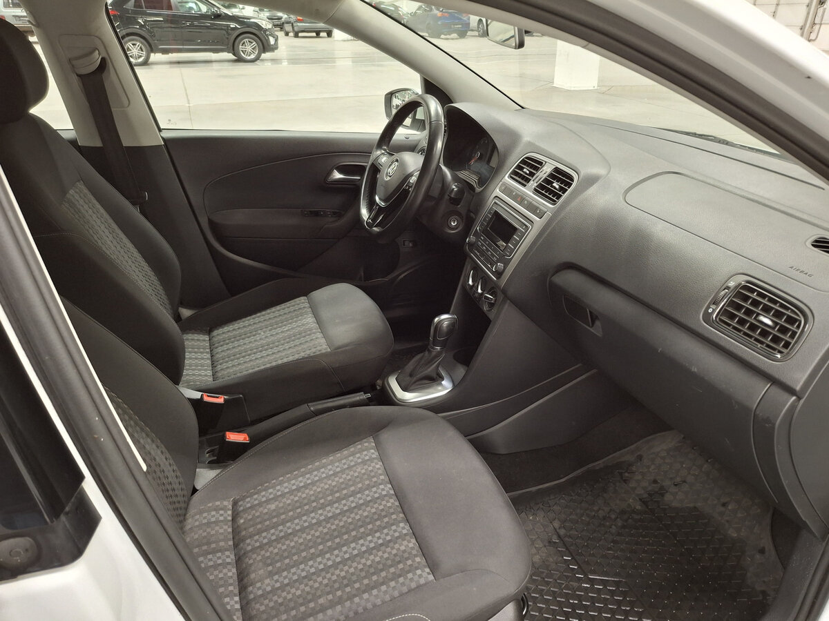 Volkswagen Polo с пробегом — 2019 год. Фото: #9