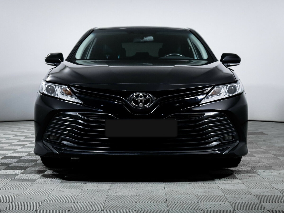 Toyota Camry с пробегом — 2019 год. Фото: #1