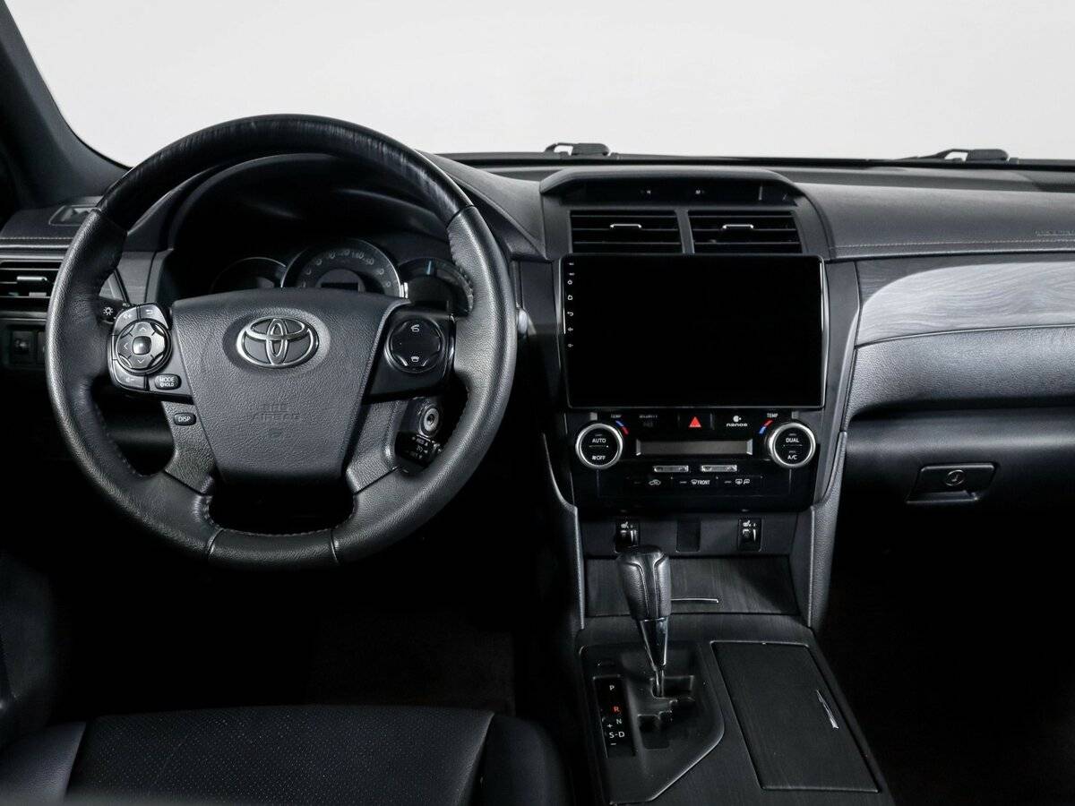 Toyota Camry с пробегом — 2014 год. Фото: #9