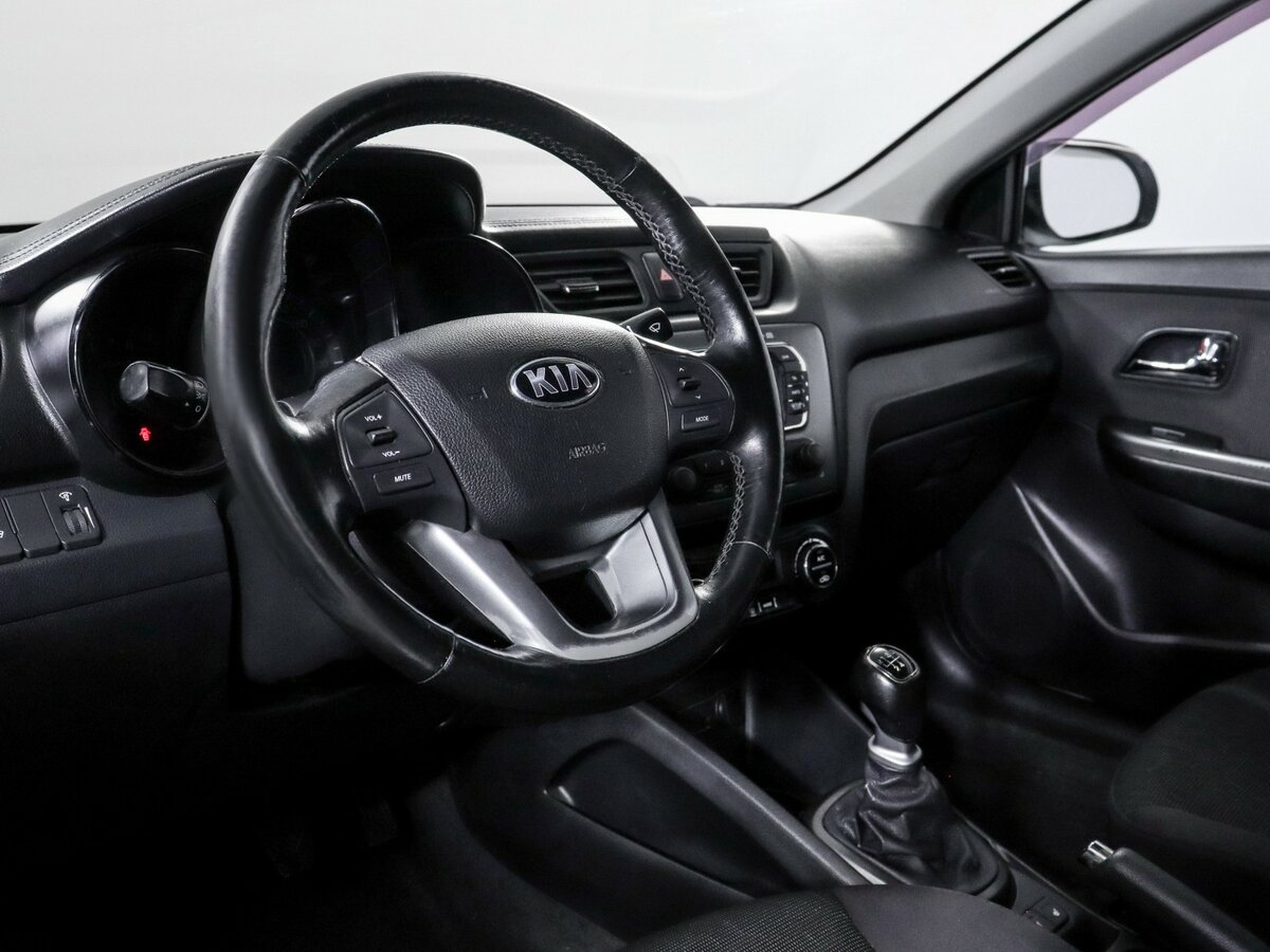 Kia Rio с пробегом — 2013 год. Фото: #10