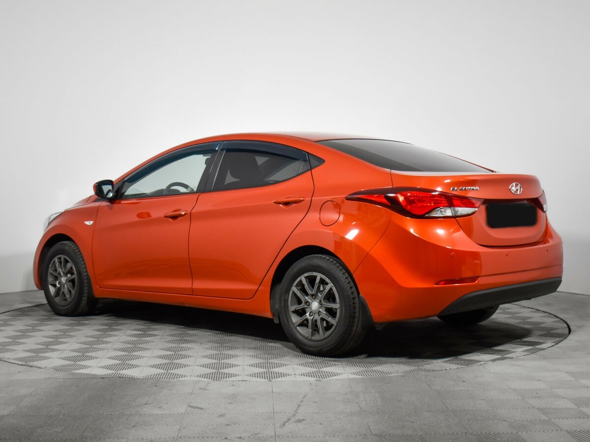 Hyundai Elantra с пробегом — 2015 год. Фото: #6