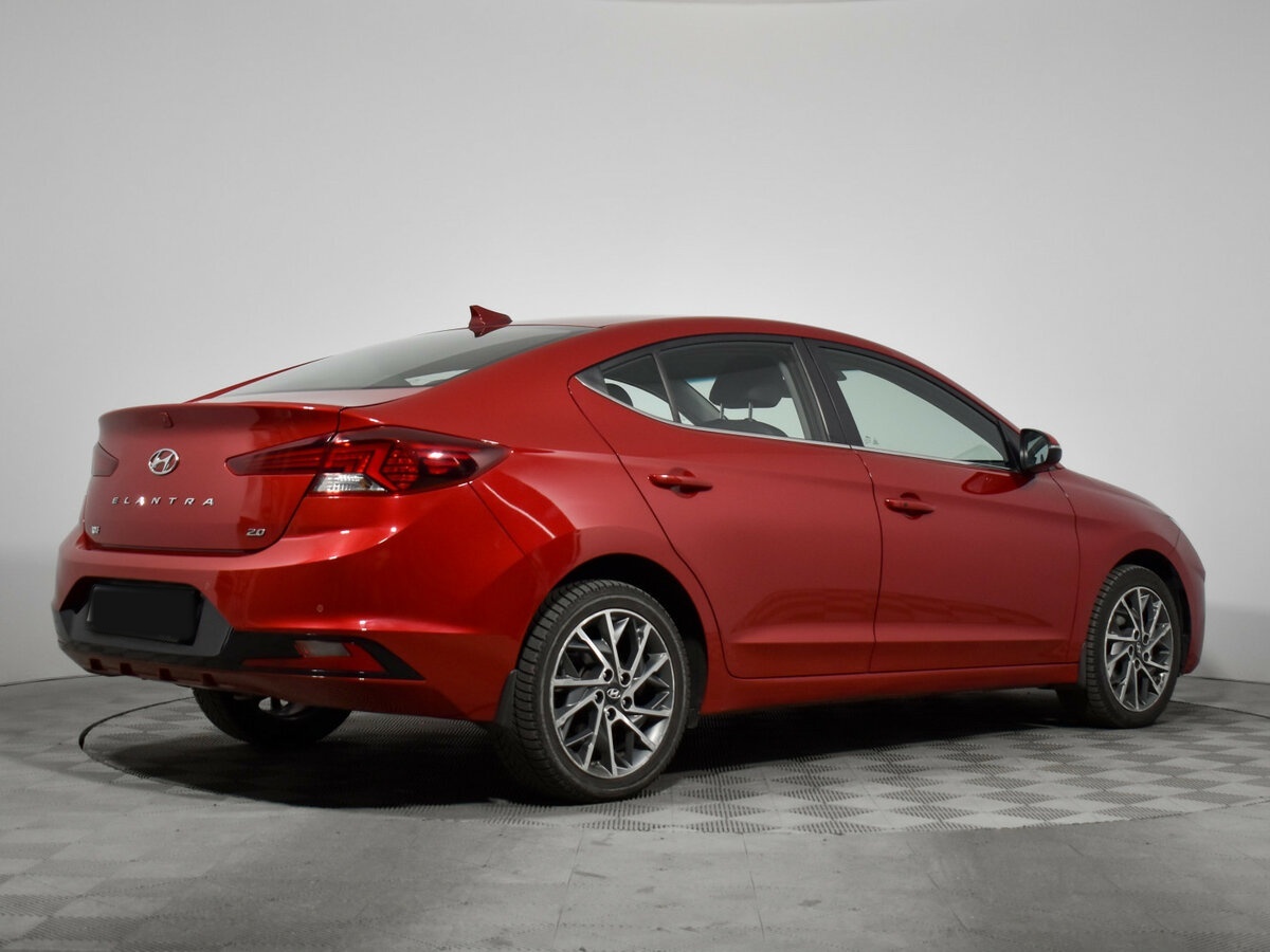 Hyundai Elantra с пробегом — 2019 год. Фото: #3