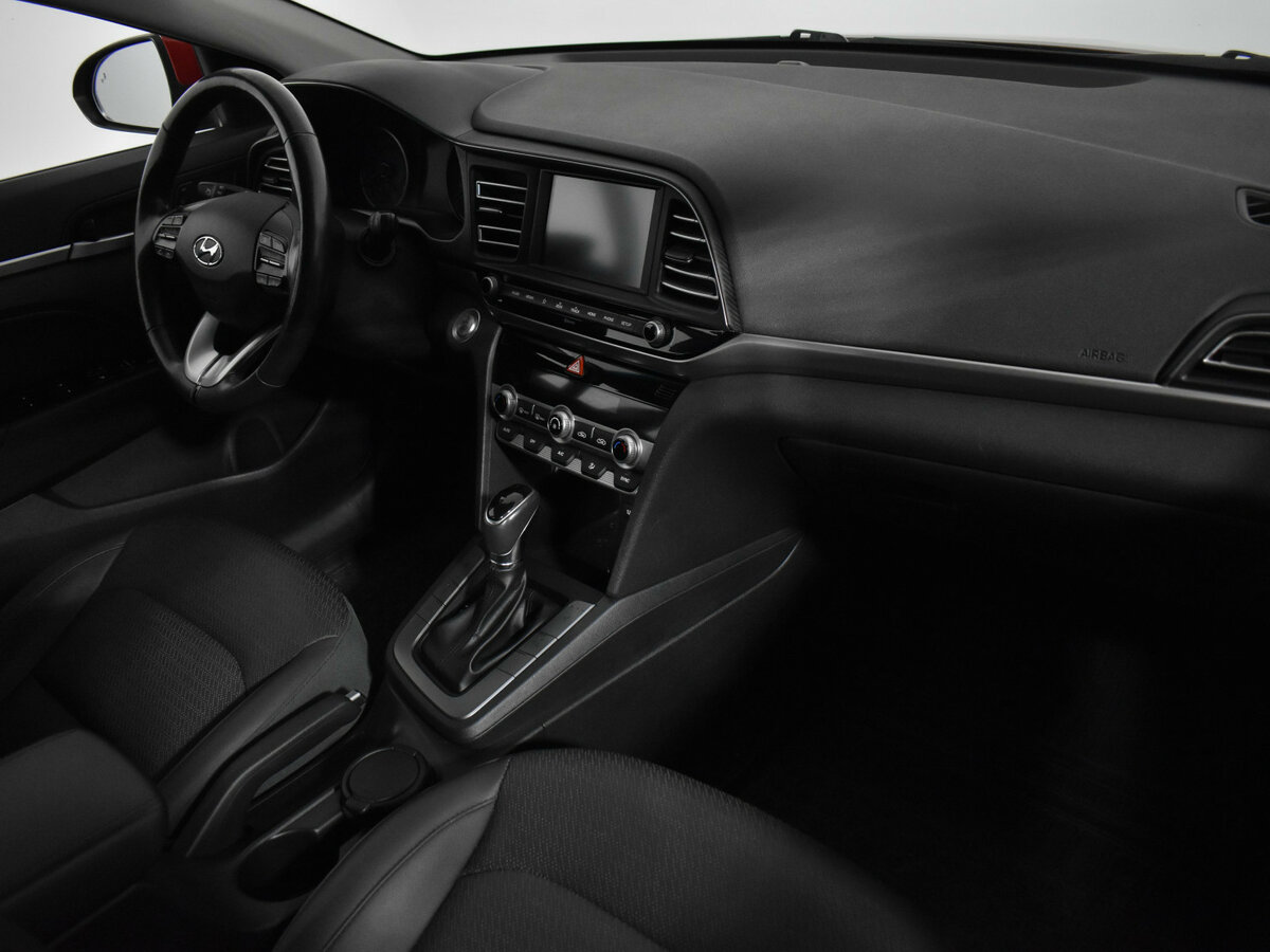 Hyundai Elantra с пробегом — 2019 год. Фото: #8