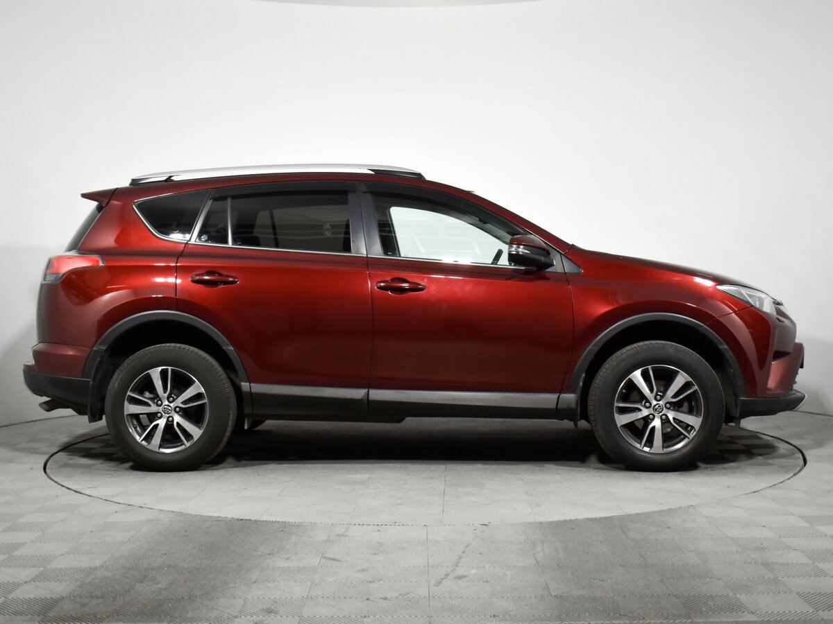 Toyota RAV4 с пробегом — 2016 год. Фото: #3