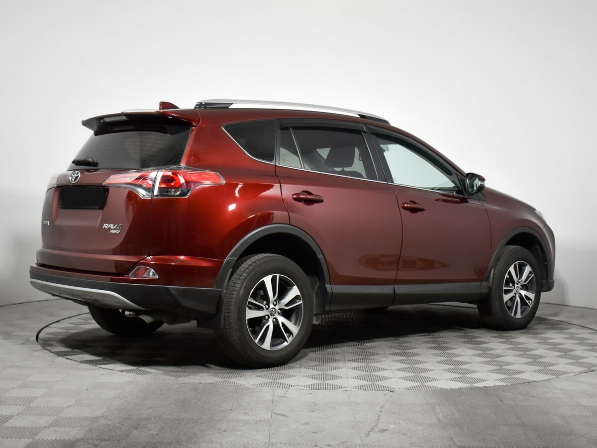Toyota RAV4 с пробегом — 2016 год. Фото: #4