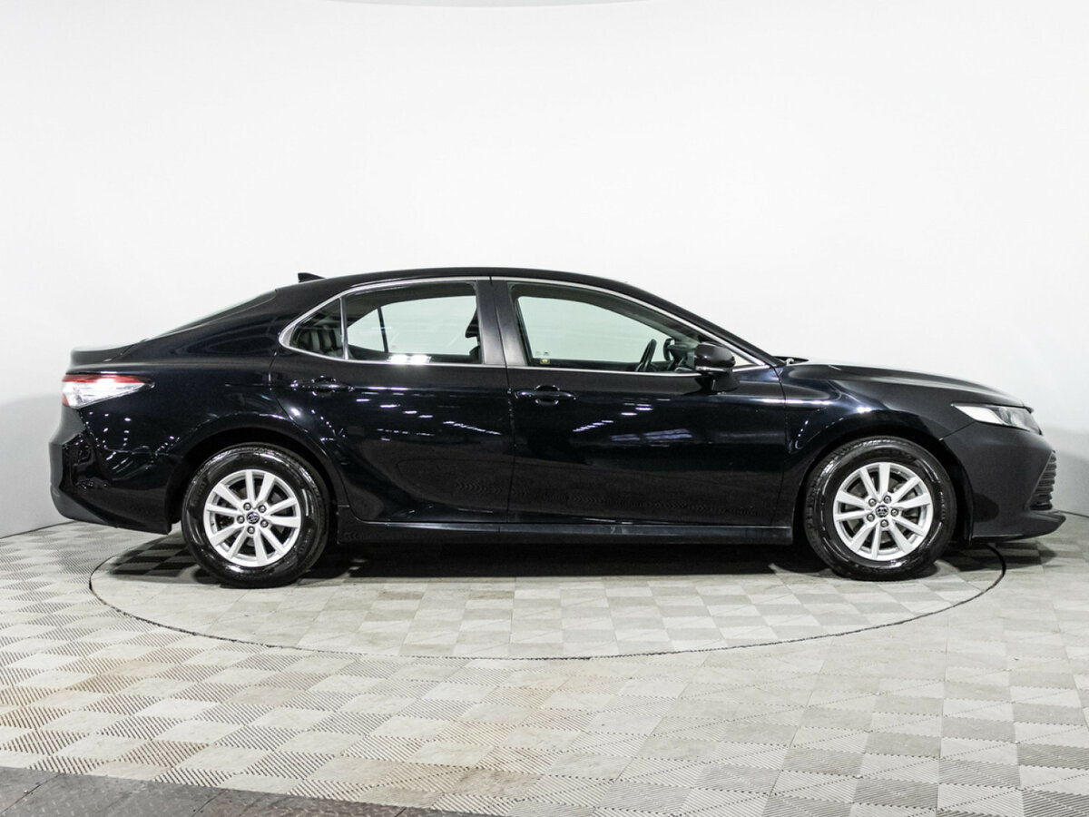 Toyota Camry с пробегом — 2018 год. Фото: #3