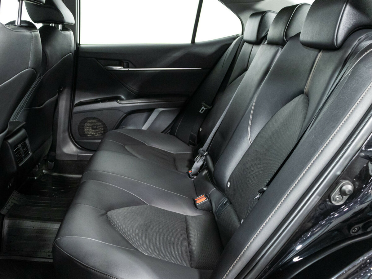 Toyota Camry с пробегом — 2018 год. Фото: #9