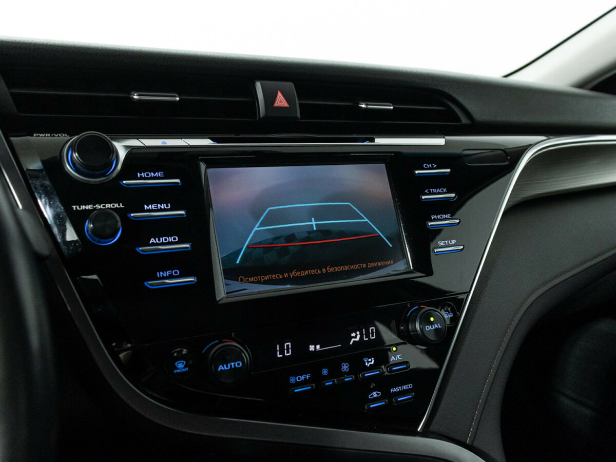 Toyota Camry с пробегом — 2018 год. Фото: #13