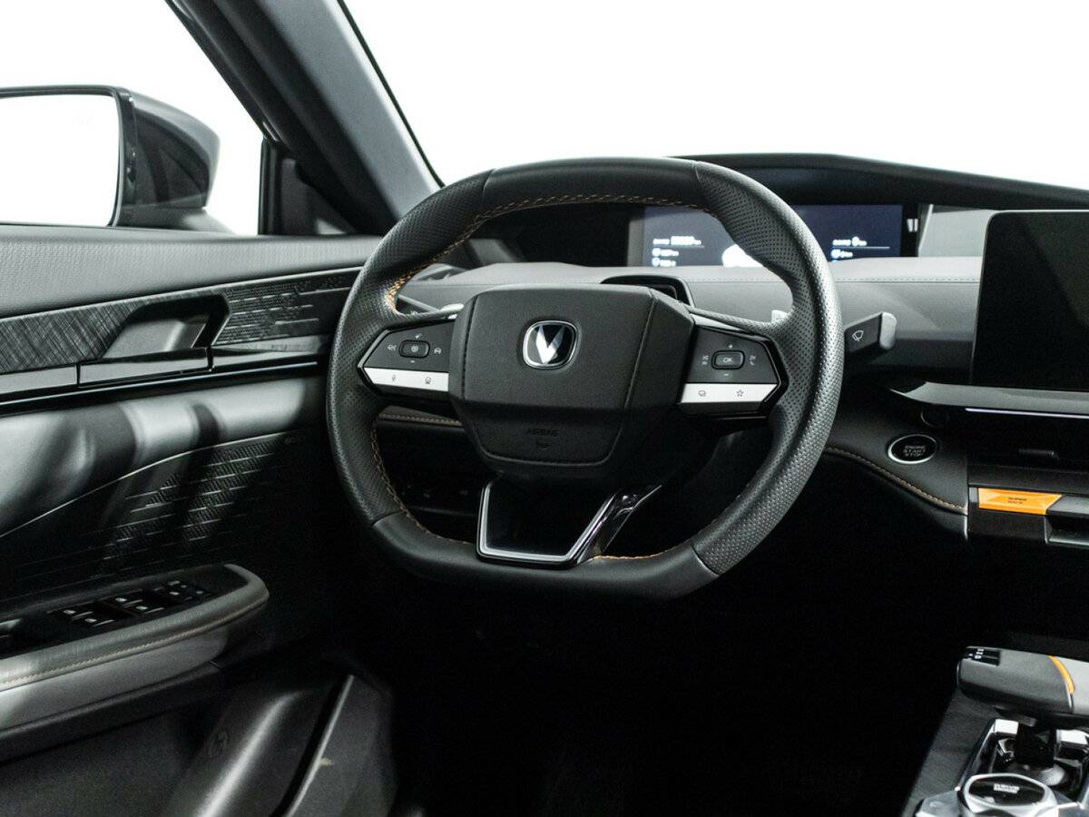 Changan UNI-V с пробегом — 2023 год. Фото: #19