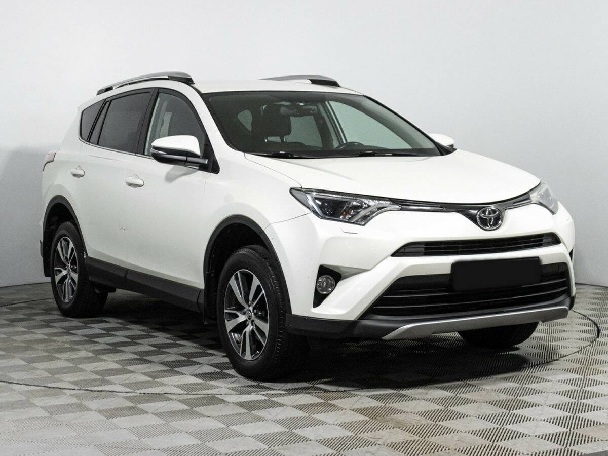 Toyota RAV4 с пробегом — 2017 год. Фото: #2