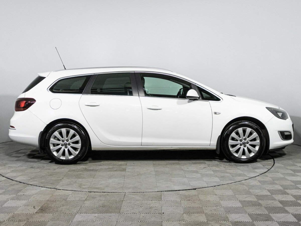 Opel Astra с пробегом — 2014 год. Фото: #3