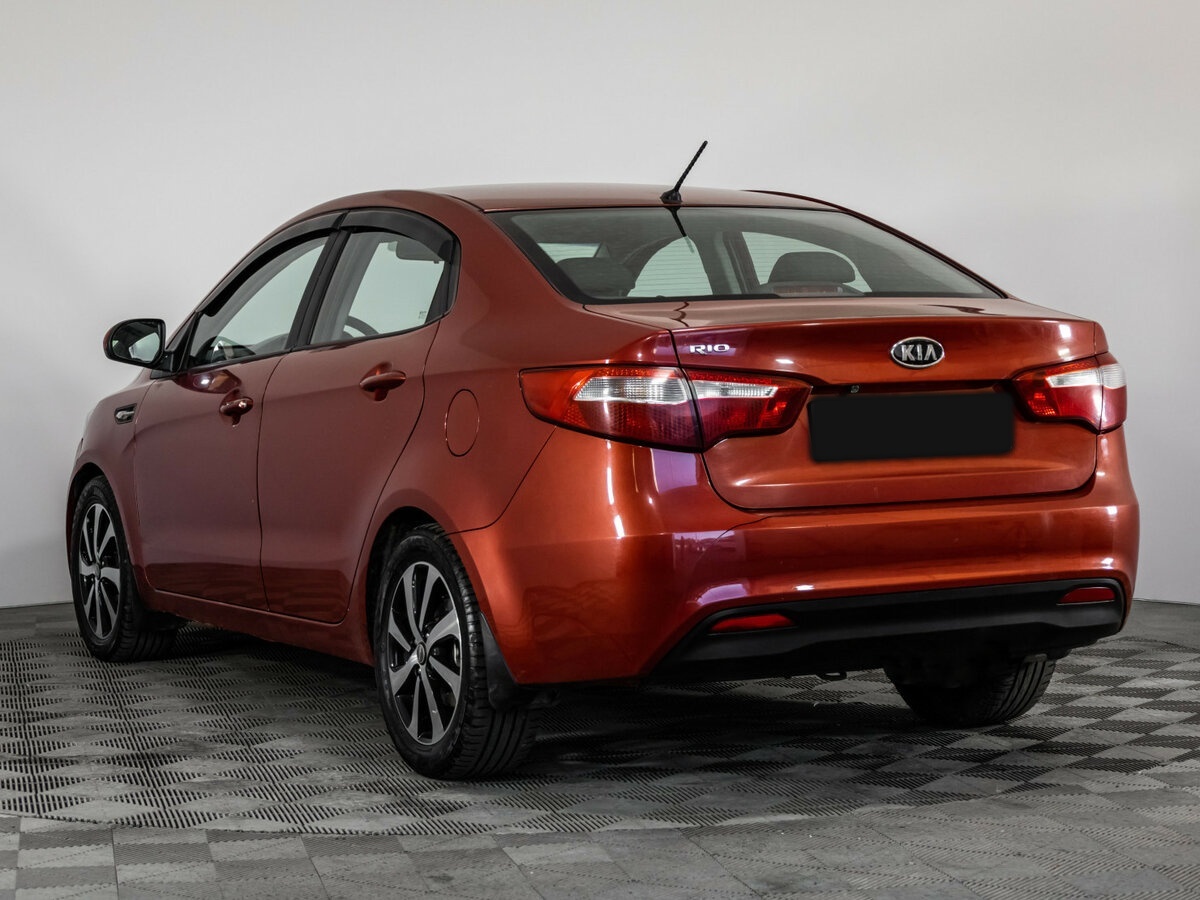 Kia Rio с пробегом — 2012 год. Фото: #5